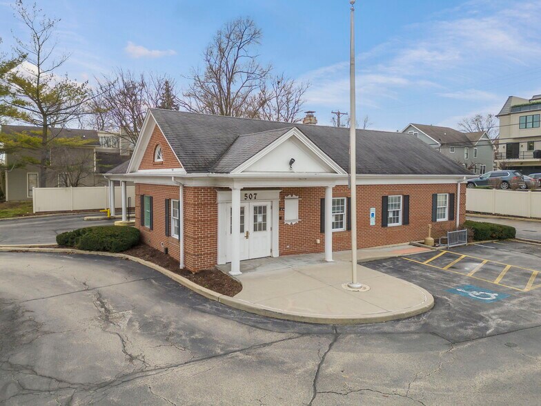 More Photos Of 507 S Washington St, Naperville General Retail For Lease