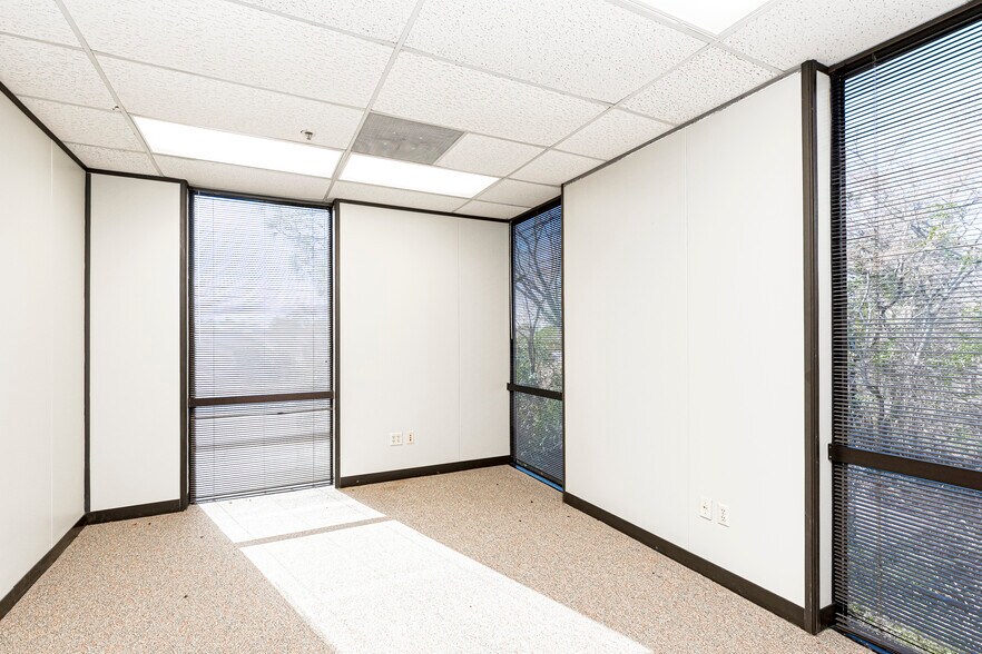More Photos Of 11550 Newcastle Ave, Baton Rouge Office For Lease