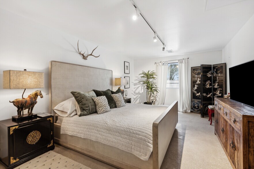 More Photos Of 3514 Easy St, Dallas Flex For Sale