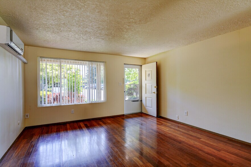 More Photos Of 611 SE 139th Ave, Portland Apartments For Sale