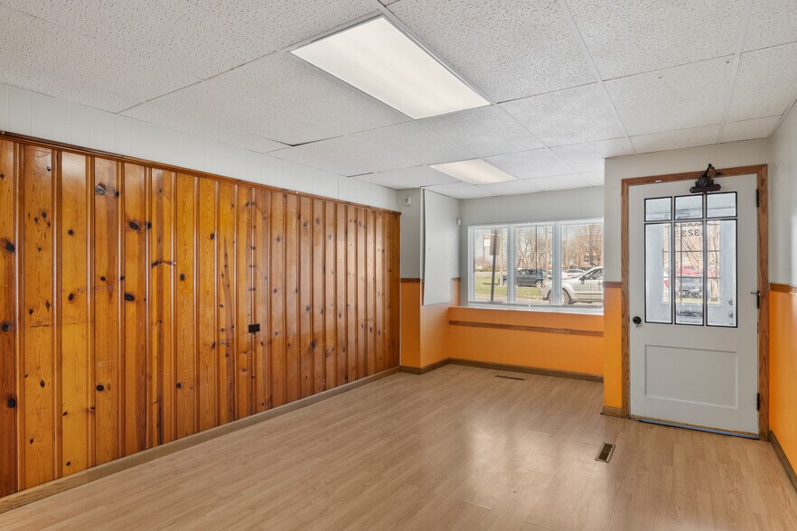 More Photos Of 2319 Vinton St, Omaha Office Residential For Sale