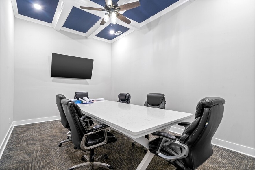 More Photos Of 1811 Mercantile Dr, Clarksville Light Distribution For Lease