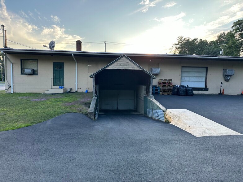 More Photos Of 3899 Carman Rd, Schenectady Freestanding For Sale