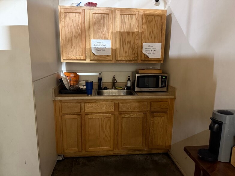 More Photos Of 8929 Oso Ave, Chatsworth Manufacturing For Lease