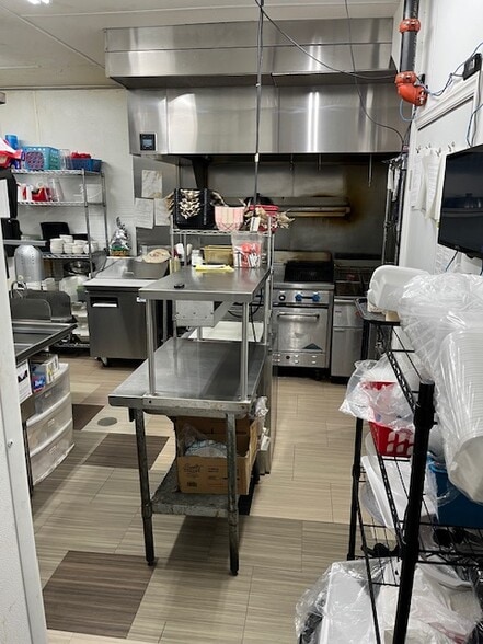 More Photos Of 501 Lake Ave, Fairmont Restaurant For Sale