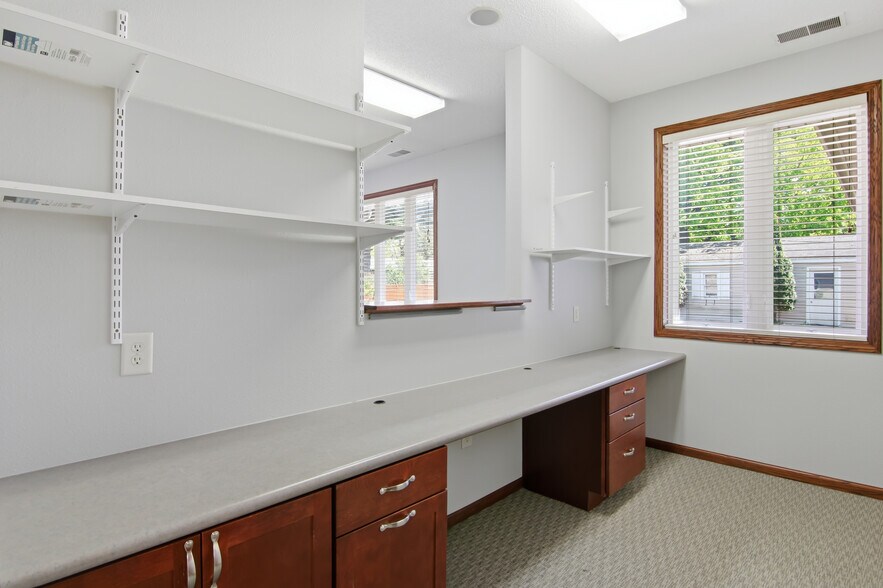 More Photos Of 2108 S Broadway St, Menomonie Office For Sale