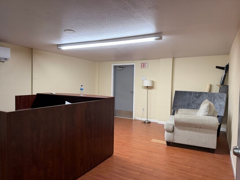 More Photos Of 2760 NW 36 St & 2825 NW 35 ST st, Miami Flex For Lease