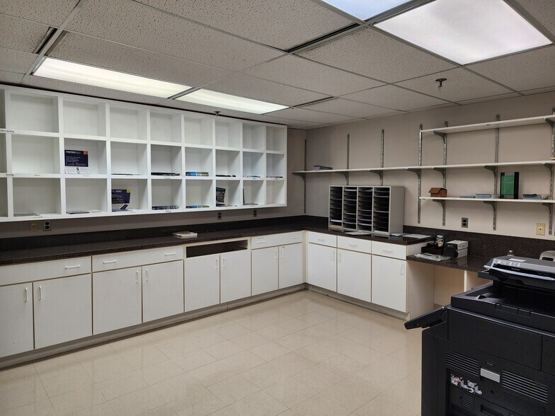 More Photos Of 8618 Westwood Center Dr, Vienna Office For Sale