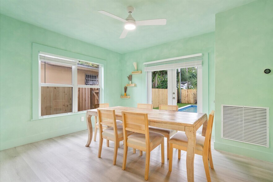 More Photos Of 22 NE 44th St, Miami Office Residential For Lease