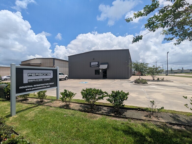 More Photos Of 1765 W Commerce Pky, Beaumont Industrial For Lease