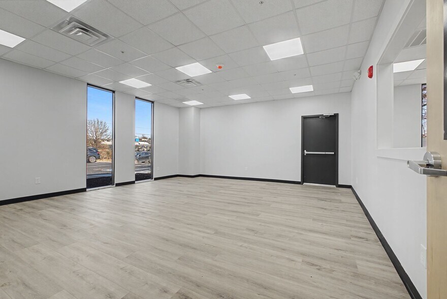 More Photos Of 207 Iris Dr, Hendersonville Daycare Center For Sale