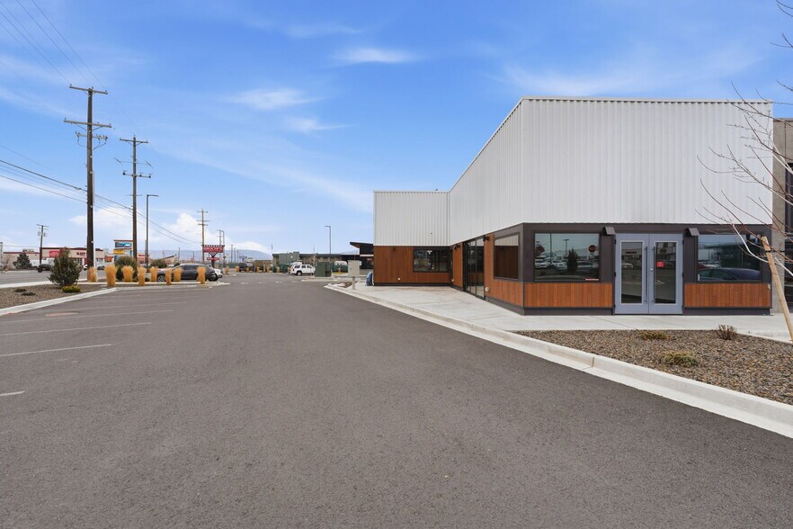 More Photos Of 1802 1st, Yakima Restaurant For Lease