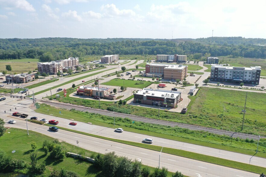 More Photos Of 746 Coral Ridge Ave, Coralville General Retail For Sale