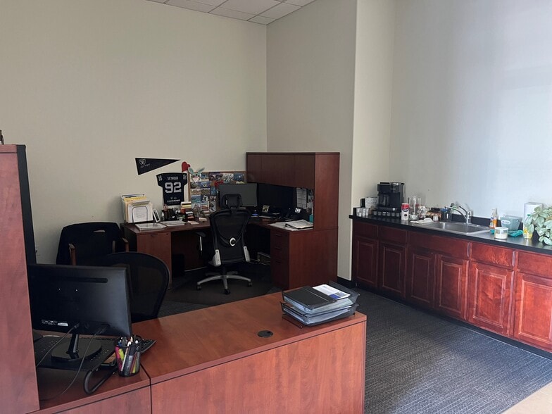 More Photos Of 2300-2340 W Monte Vista Ave, Turlock General Retail For Lease