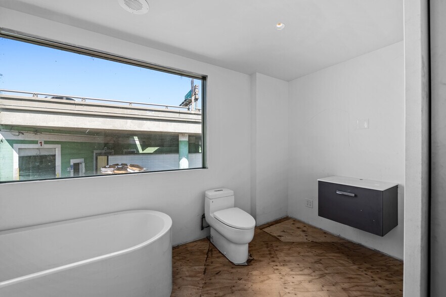 More Photos Of 1509 Mateo St, Los Angeles Office Residential For Sale