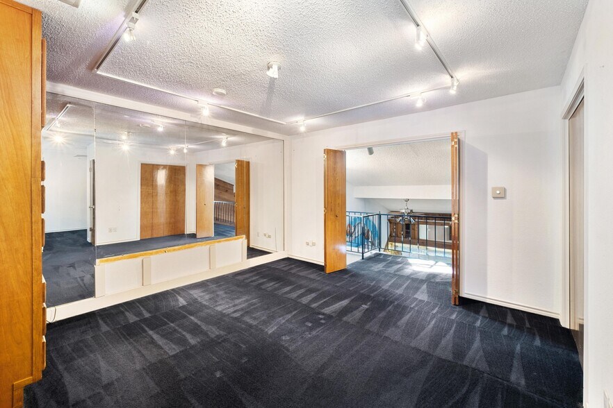 More Photos Of 121 Scott St, San Marcos Office Residential For Sale