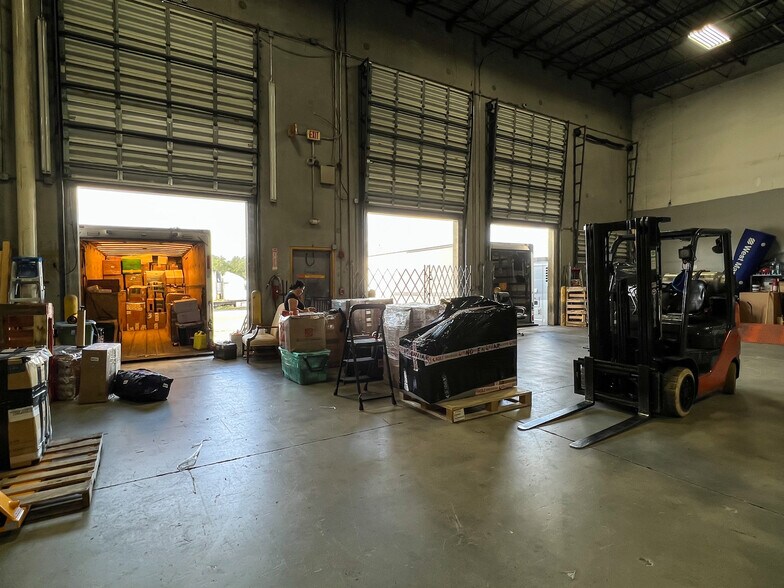 More Photos Of 8305 NW 27th St, Doral Distribution For Lease