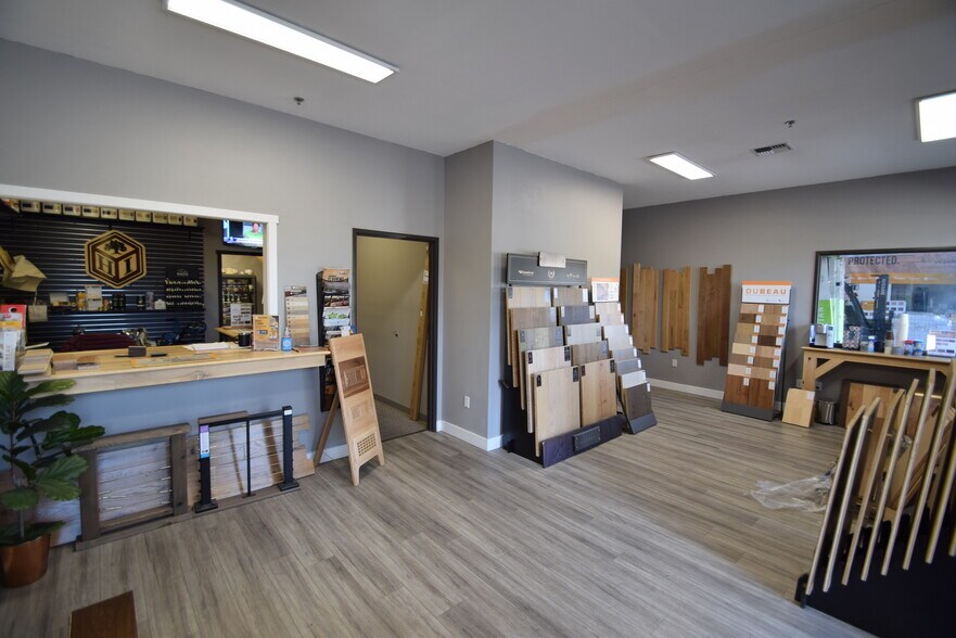 More Photos Of 615 SE Glenwood Dr, Bend Unknown For Lease