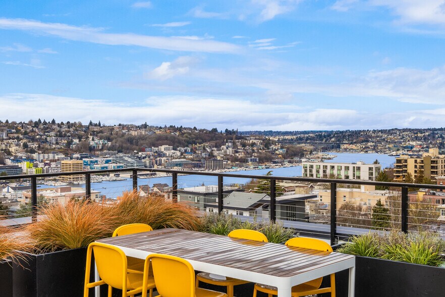 More Photos Of 421 Belmont Ave E, Seattle Apartments For Sale