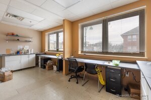 More Photos Of 454-456 Park St, Hartford Showroom For Lease