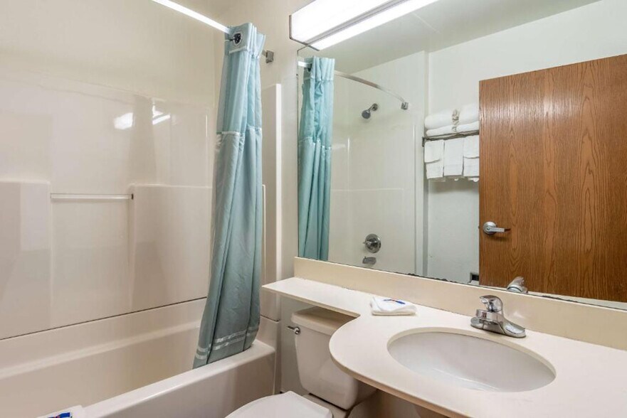 More Photos Of 2440 Williams St, Chattanooga Hotel For Sale