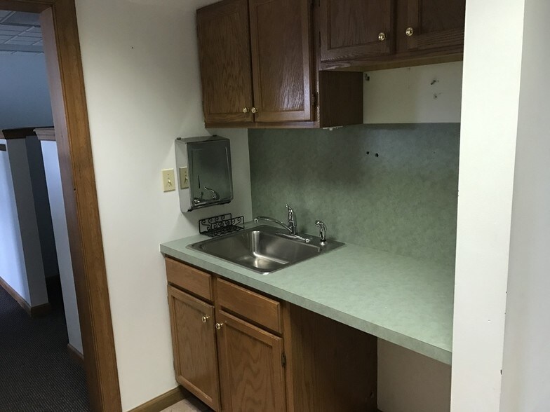More Photos Of 2970 Corporate Ct, Orefield Medical For Lease