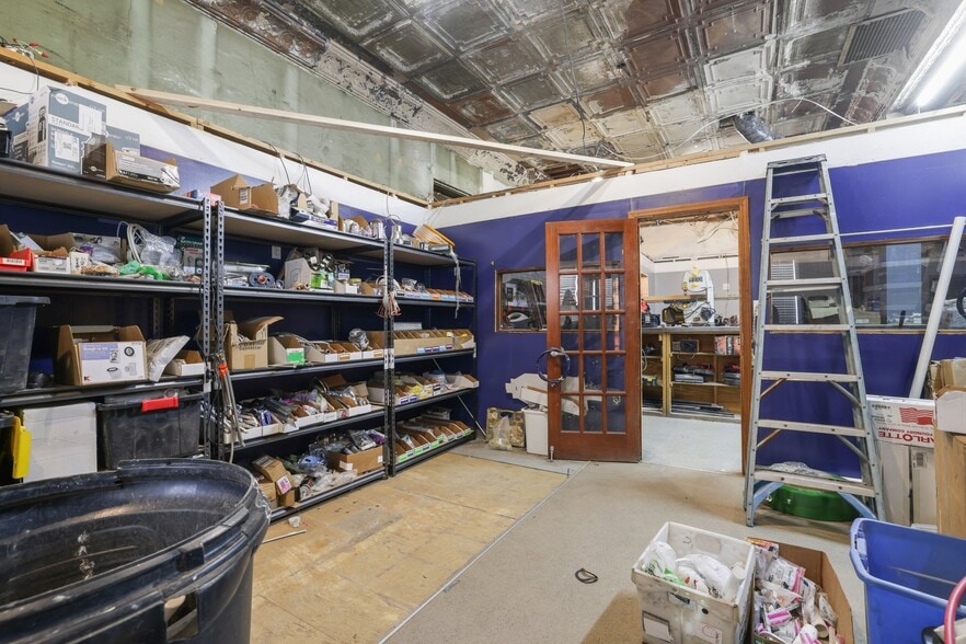 More Photos Of 1890 S High St, Columbus Light Distribution For Sale