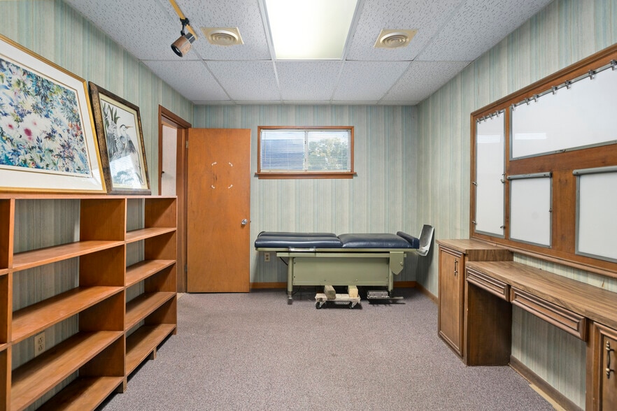 More Photos Of 130 N Main St, Petal Medical For Sale