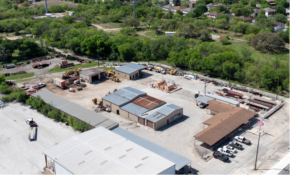 More Photos Of 7626 Grissom Rd, San Antonio Warehouse For Lease