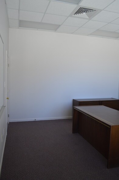 More Photos Of 409 Chicago Dr, Fayetteville Flex For Lease