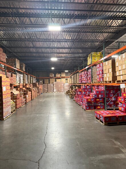 More Photos Of 1187-1199 Sunrise Hwy, Copiague Showroom For Lease