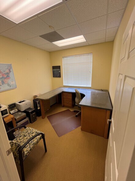 More Photos Of 3380 Woods Edge Cir, Bonita Springs Office For Sale