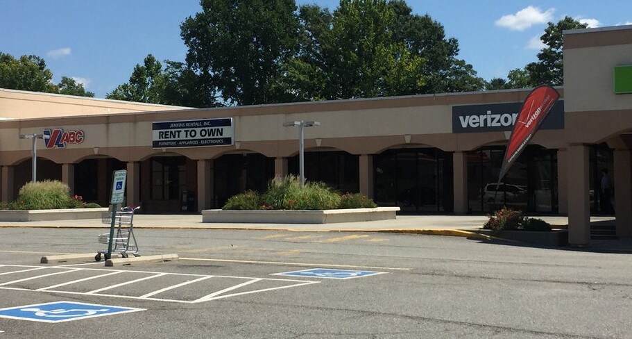 More Photos Of 502 E Main St, Louisa Unknown For Lease