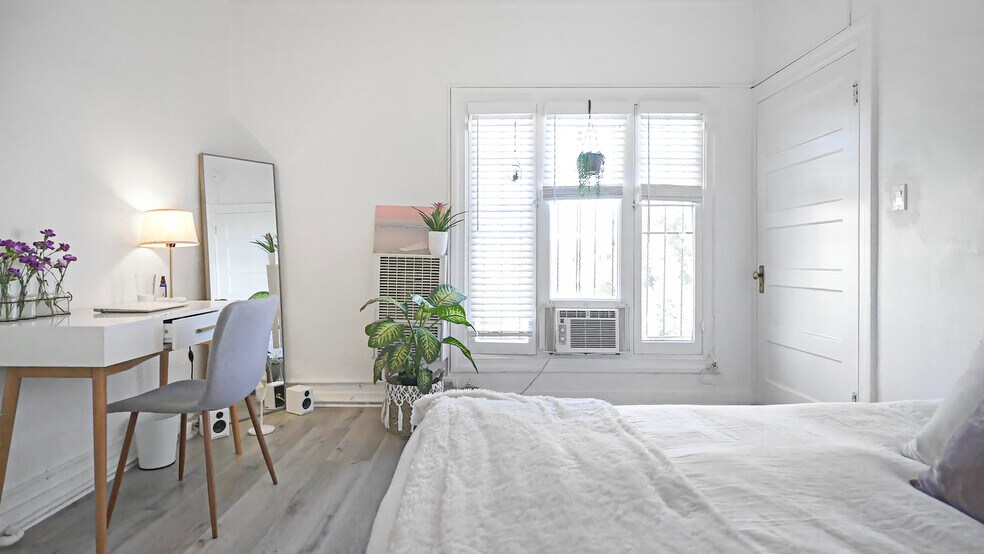 More Photos Of 716 W 30th St, Los Angeles Apartments For Sale