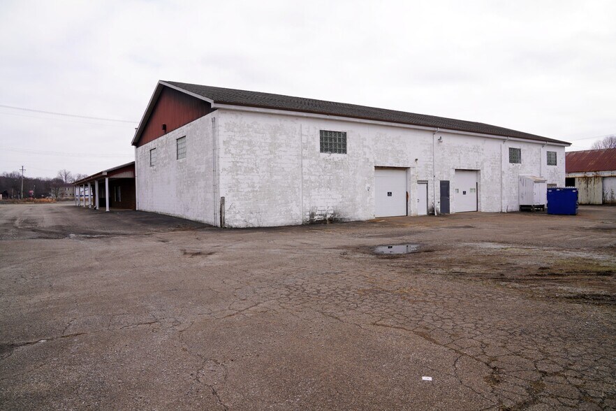 More Photos Of 16 Madison St, Leetonia Flex For Lease