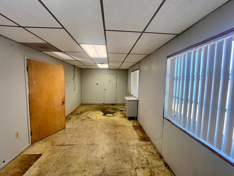 More Photos Of 1702 Wheeling Ave, Glen Dale Manufacturing For Sale