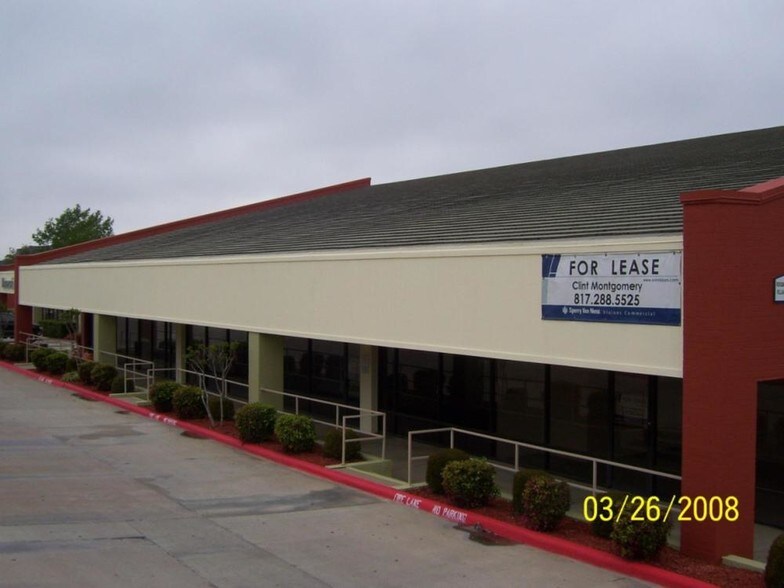 More Photos Of 6833-6869 Green Oaks Rd, Fort Worth Unknown For Lease