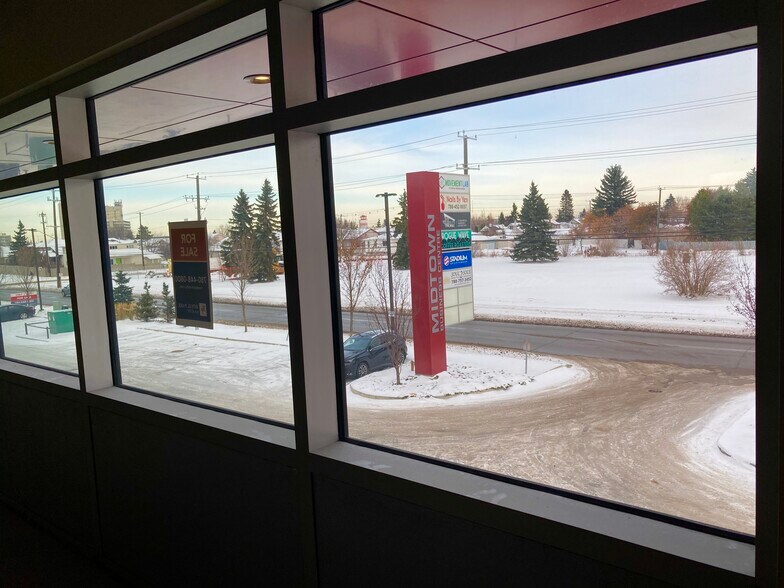 More Photos Of 11320-11326 119 St NW, Edmonton Showroom For Sale