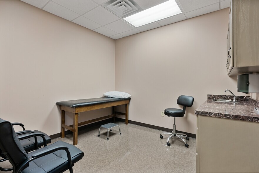 More Photos Of 142 Hampton Ct, Commerce Rehabilitation Center For Sale