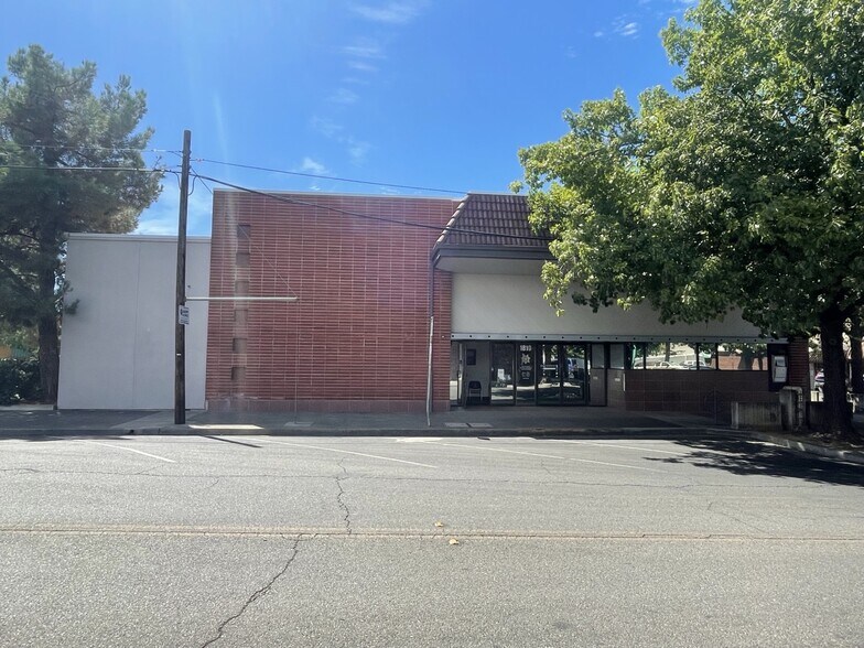 More Photos Of 1810 Market St, Redding Office Residential For Lease
