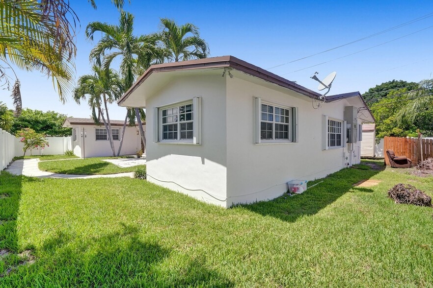 More Photos Of 4200 NE 19th Ave, Pompano Beach Assisted Living For Sale