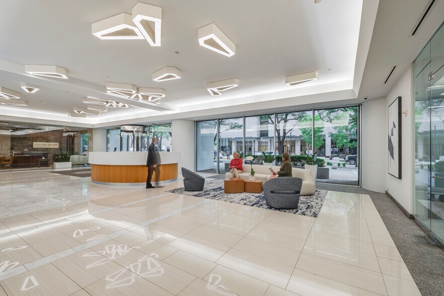 More Photos Of 5949 Sherry Ln, Dallas Office For Sale