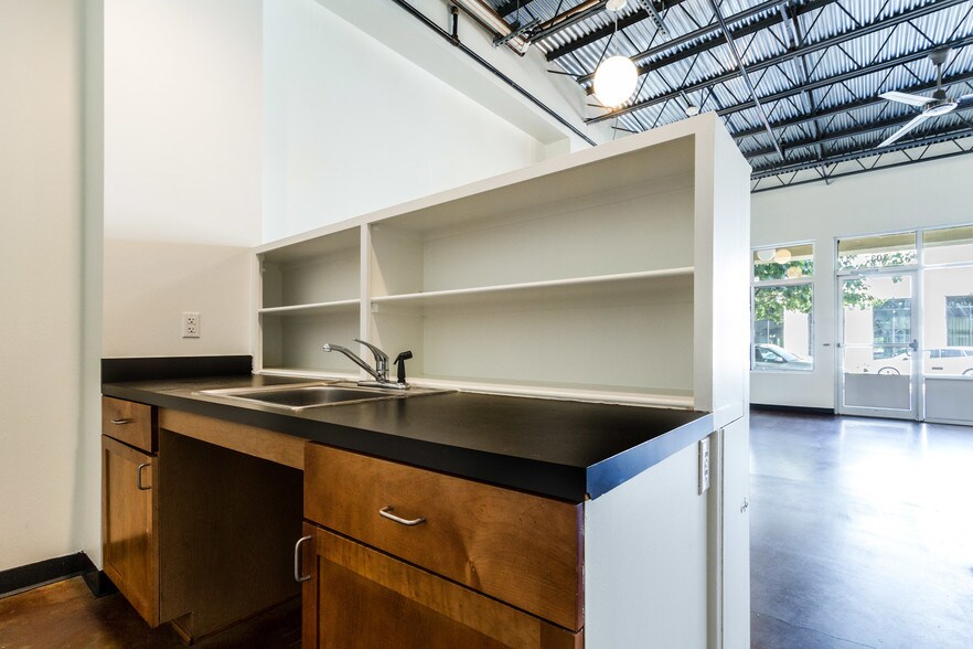 More Photos Of 2401 E 6th St, Austin Loft Creative Space For Lease