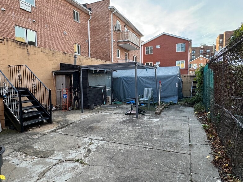 More Photos Of 2376 E 15th St, Brooklyn Specialty For Sale