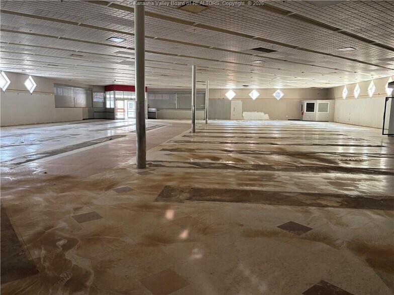 More Photos Of 173 Main St, Clay Drugstore For Lease