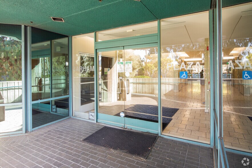 More Photos Of 3800 Barham Blvd, Los Angeles Coworking Space