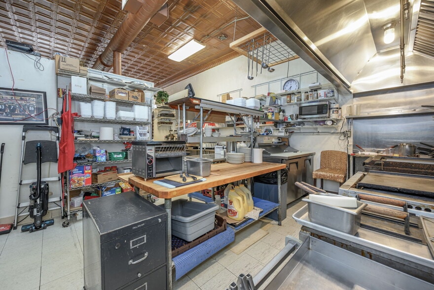 More Photos Of 314 Pioneer St, Akron Storefront For Sale