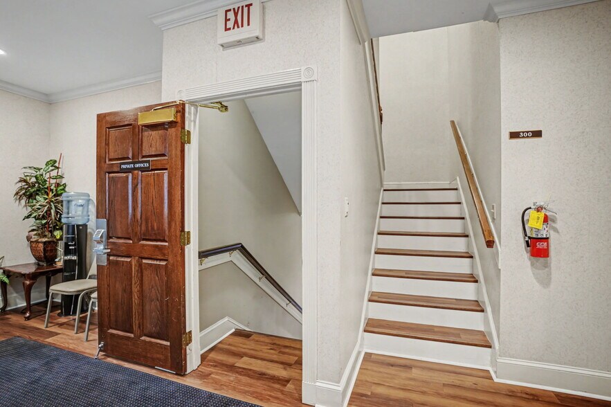 More Photos Of 125 Park of Commerce Dr, Savannah Office For Sale