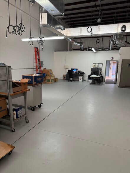 More Photos Of 7182-7208 E 21st St, Sarasota Light Manufacturing For Sale