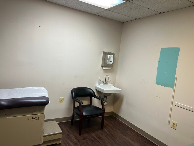 More Photos Of 7221-7231 Hanover Pky, Greenbelt Medical For Sale